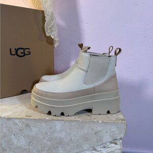UGG Brisbane Chelsea Platform Boots – Size 9 – Never Worn